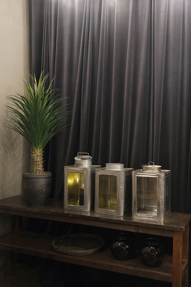 Trademark Living Chhagna konsolbord med metaltop