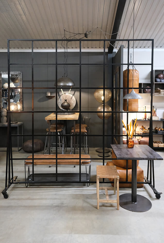 Trademark Living New York skillevæg med hjul -L