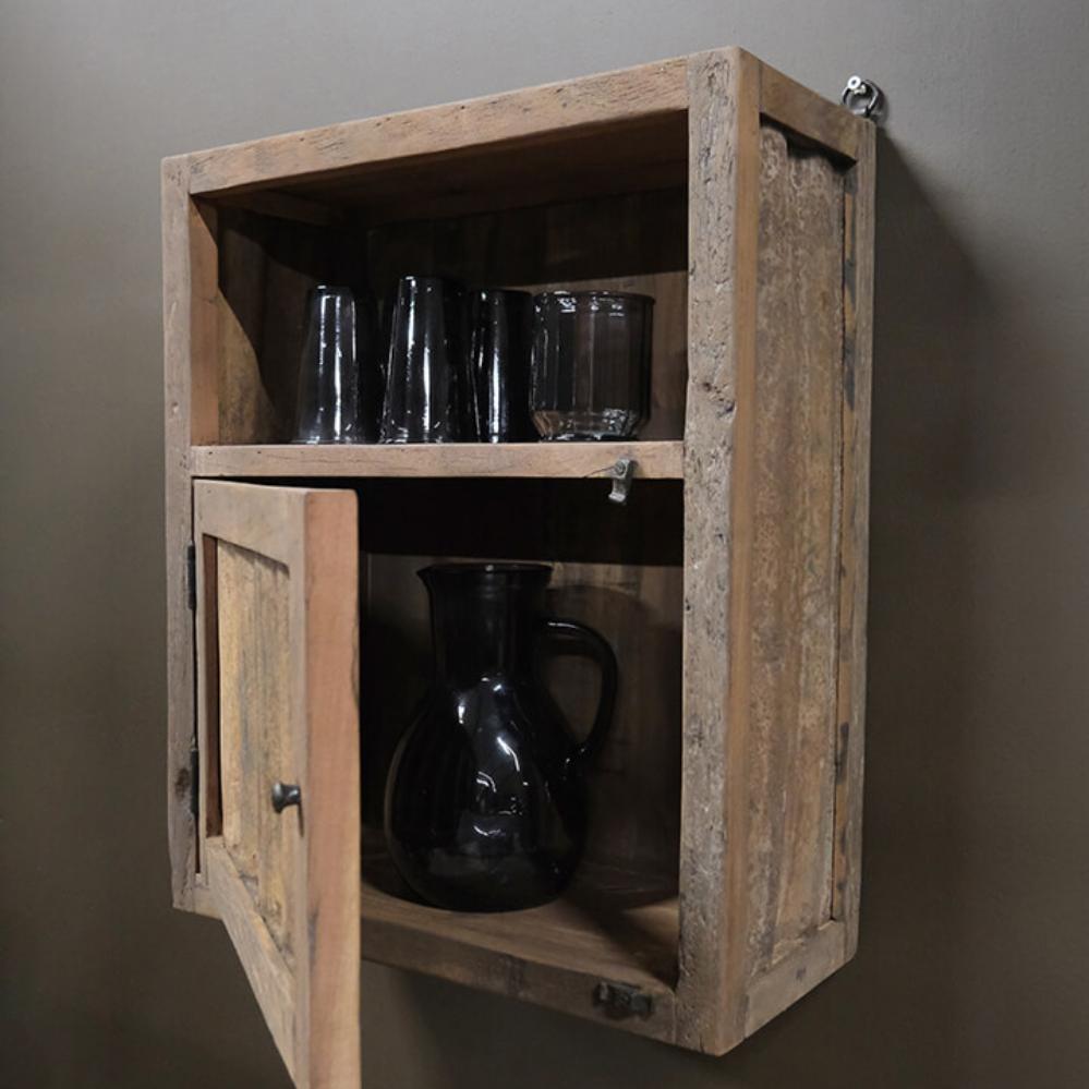 Lille vægskab i træ