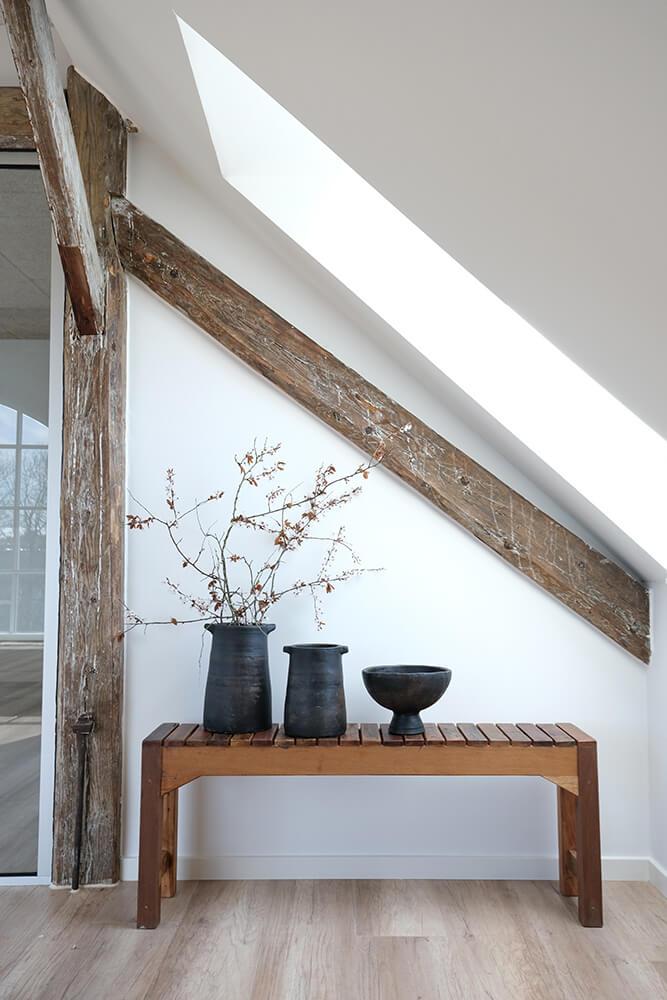 Rustik træbænk i genbrugstræ - med lameller