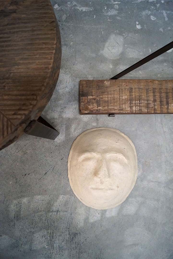 Trademark Living Cosmo papmaché maske - L