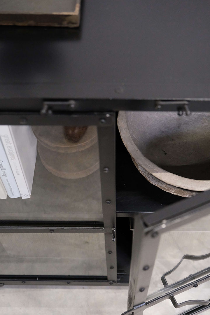 Trademark Living Barack skænk med glaslåger