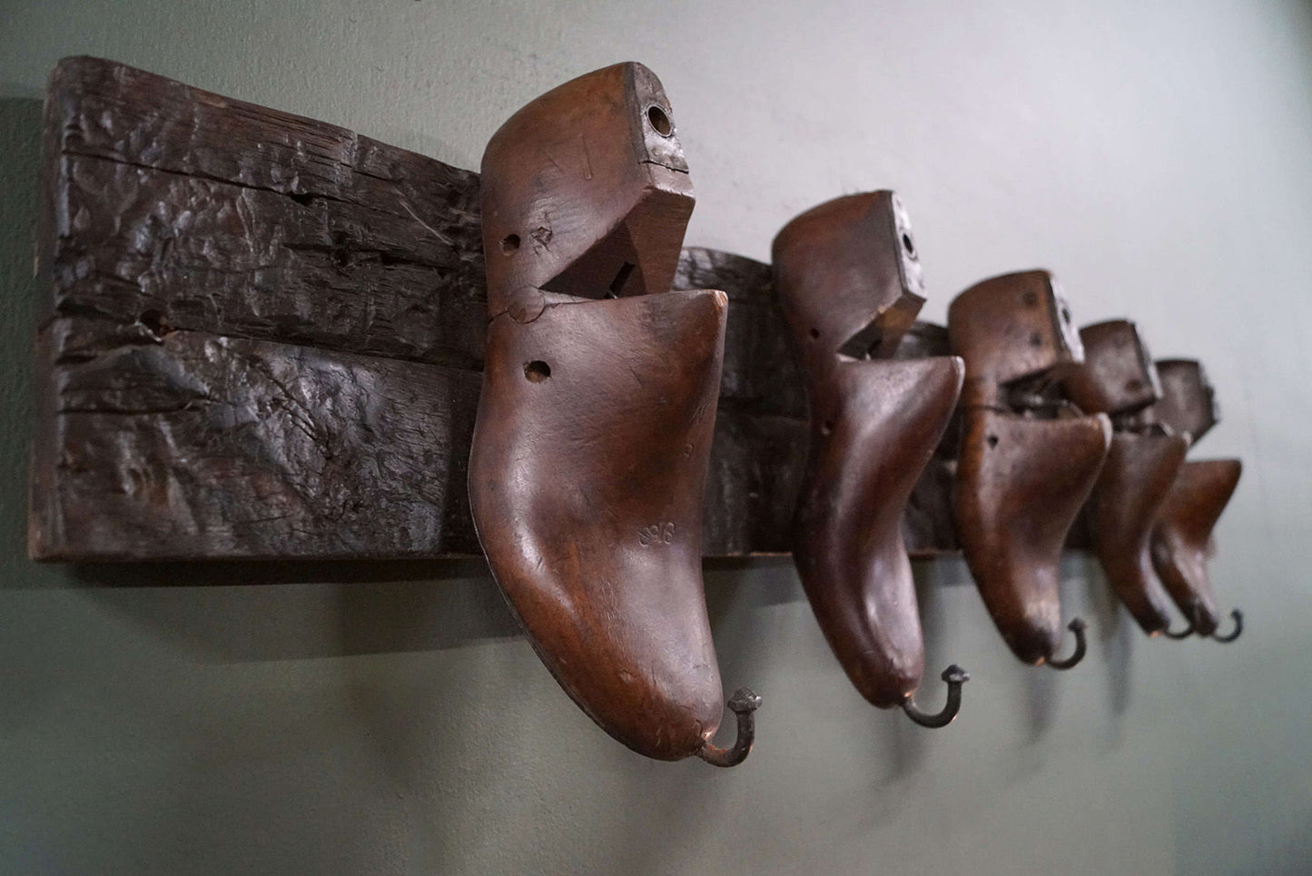 Trademark Living Shoe knagerække med 5 skolæste