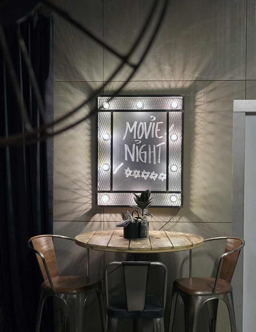 Trademark Living Hollywood vægtavle med cool lys detalje