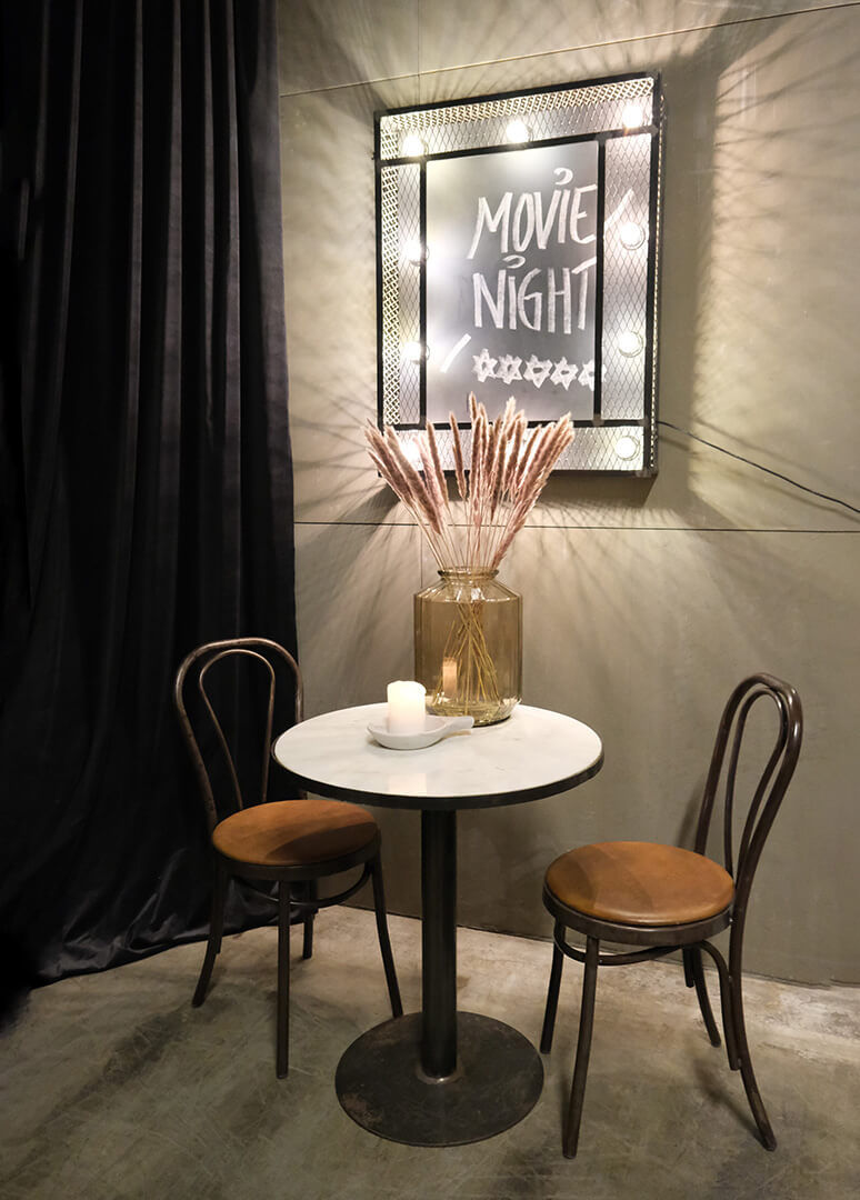 Trademark Living Hollywood vægtavle med cool lys detalje
