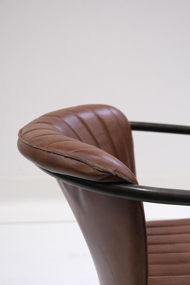 Trademark Living Harlem spisebordsstol med quiltet læder