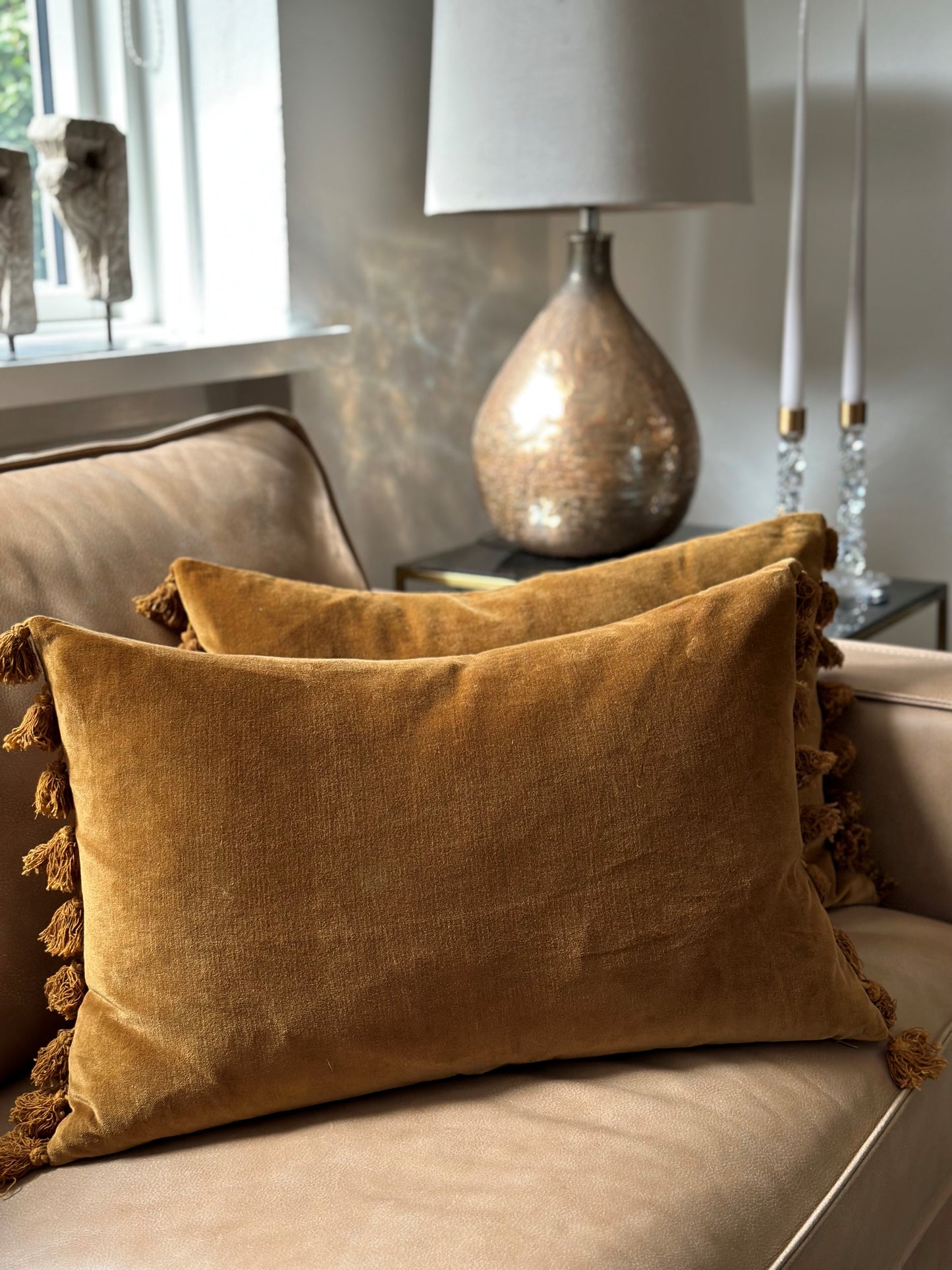 TABAC VELVET TASSEL 40 x 60 cm.