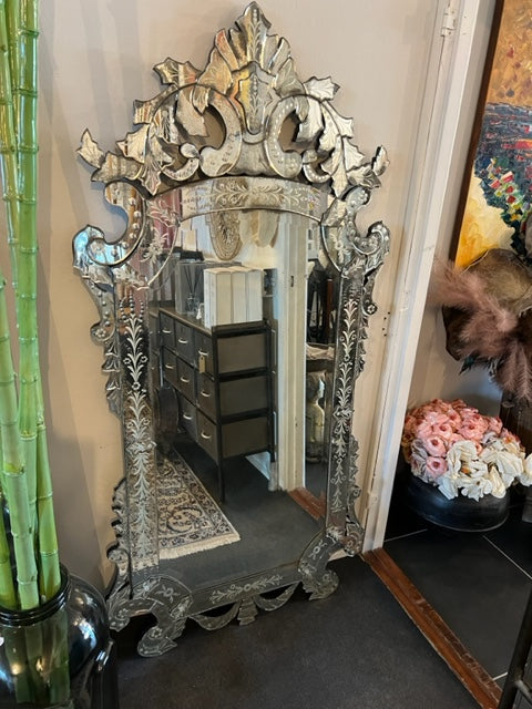 VINTAGE MIRRO LARGE SILVER.