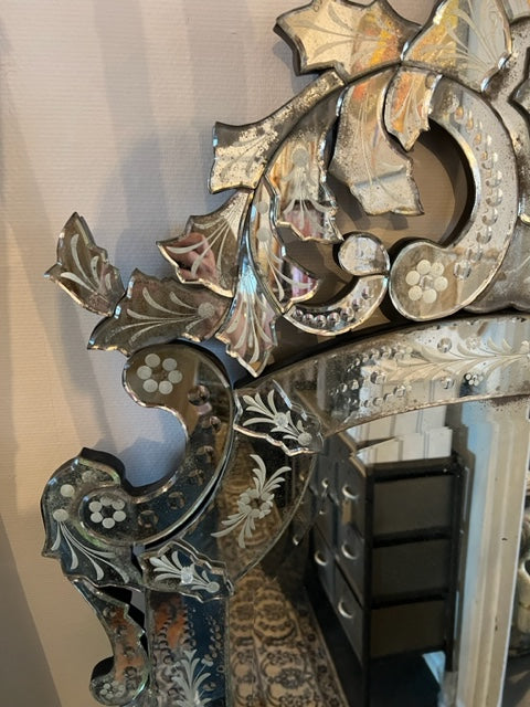 VINTAGE MIRRO LARGE SILVER.