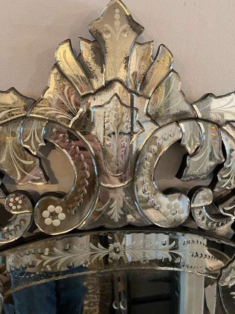 VINTAGE MIRRO LARGE SILVER.