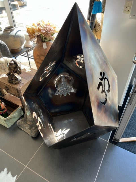 STOR JERNPEJS m. BUDDHA SYMBOLER