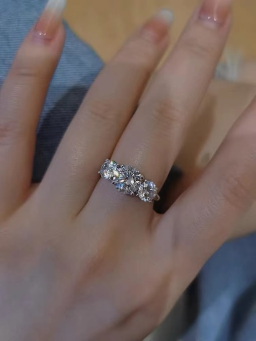 3 STONE RING - Sølv belagt med platin - lab. Moissanite