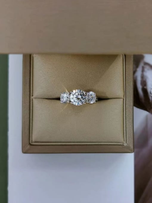 3 STONE RING - Sølv belagt med platin - lab. Moissanite
