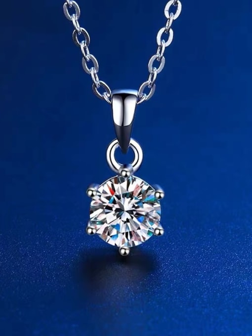 SØLVVEDHÆNG BELAGT MED RHODIUM. 1.00 CT MOISSANITE