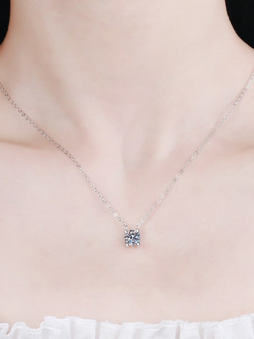 SØLVVEDHÆNG BELAGT MED PLATIN. 1.00 CT. MOISSANITE