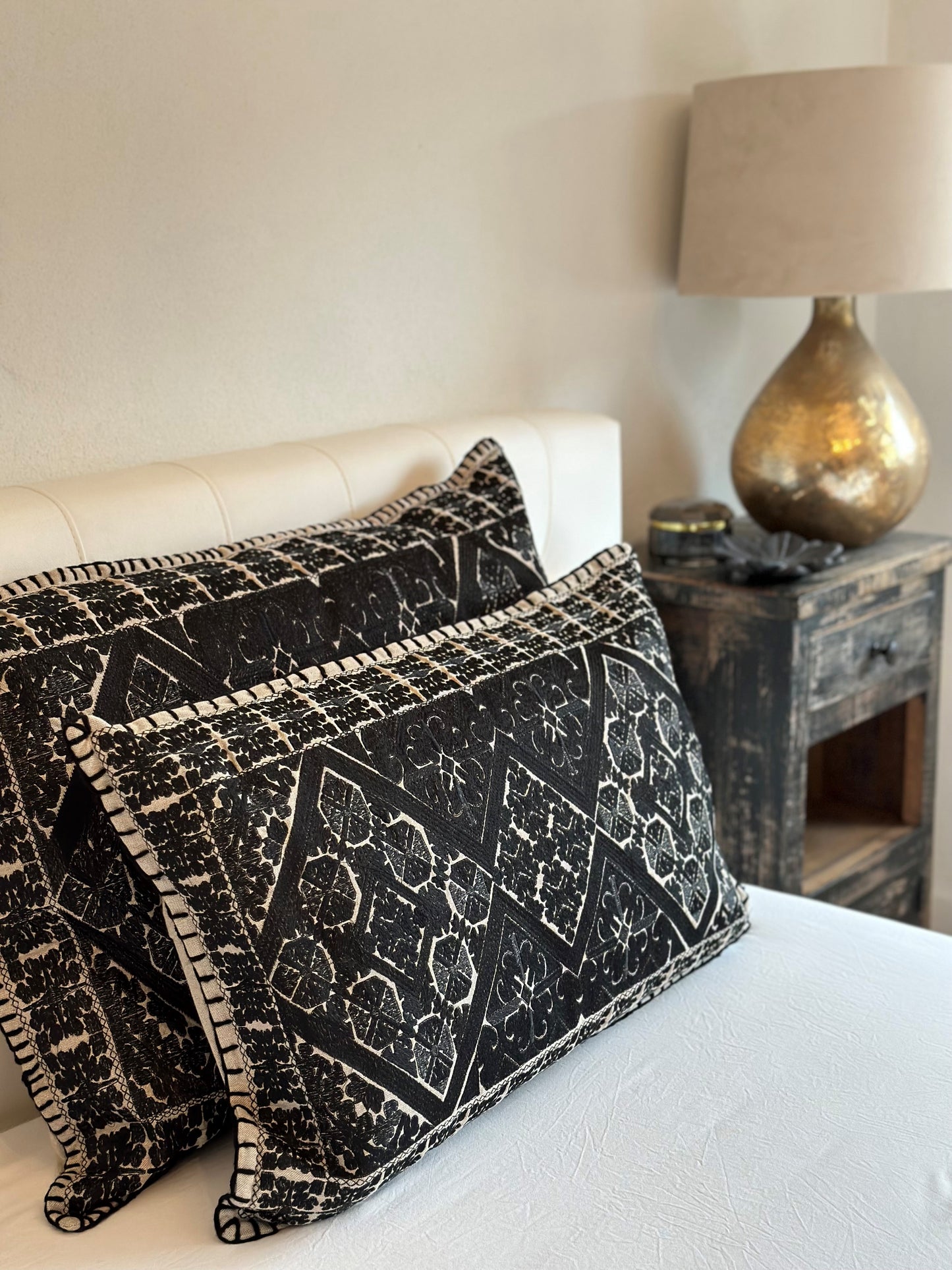 TRIBAL EMBROIDERY PILLOW 50X70 CM