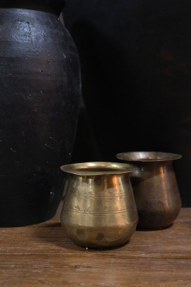 Trademark Living Messingkrus med fin patina