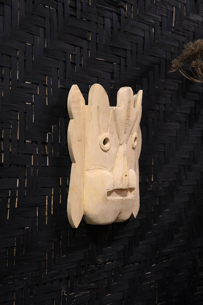 Trademark Living Træmaske med fine detaljer