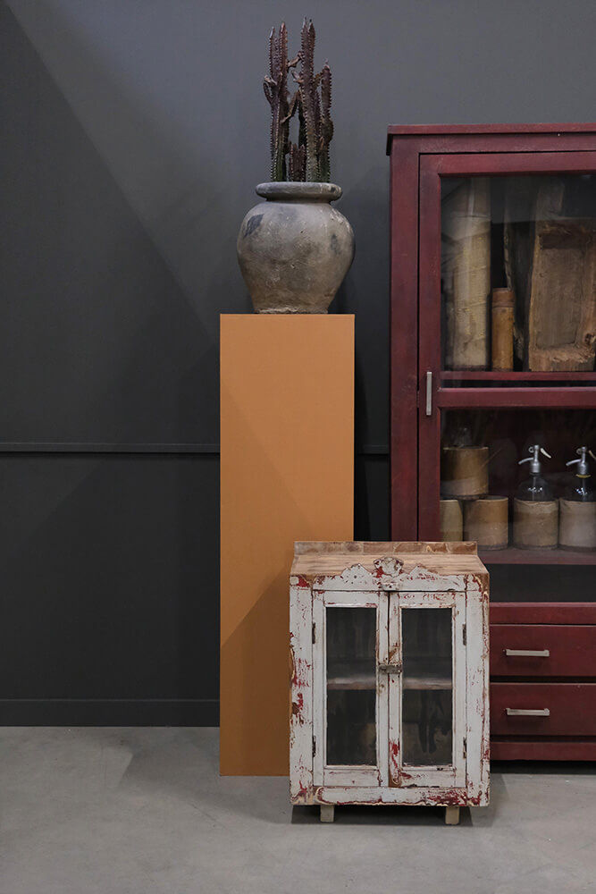 Trademark Living Unika vitrineskab med skøn patina