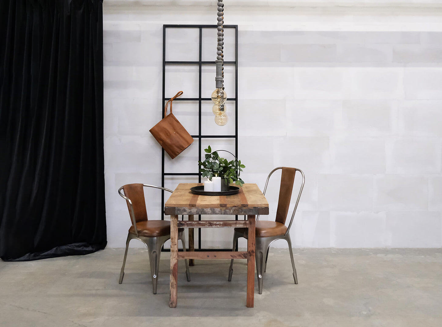 Trademark Living Living polstret spisebordsstol med høj ryg - shiny med læder