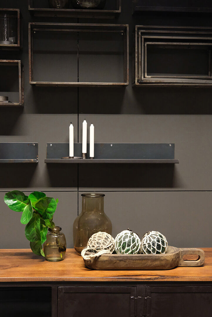 Trademark Living Gorm jernhylde i enkelt design - M