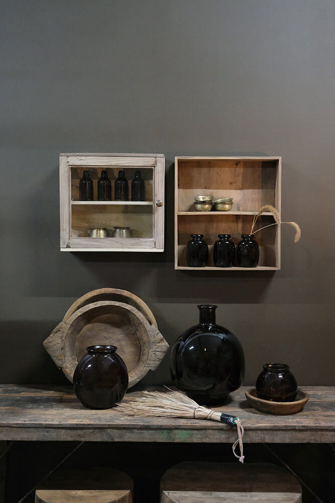 Trademark Living Kost af bast med læderstrop