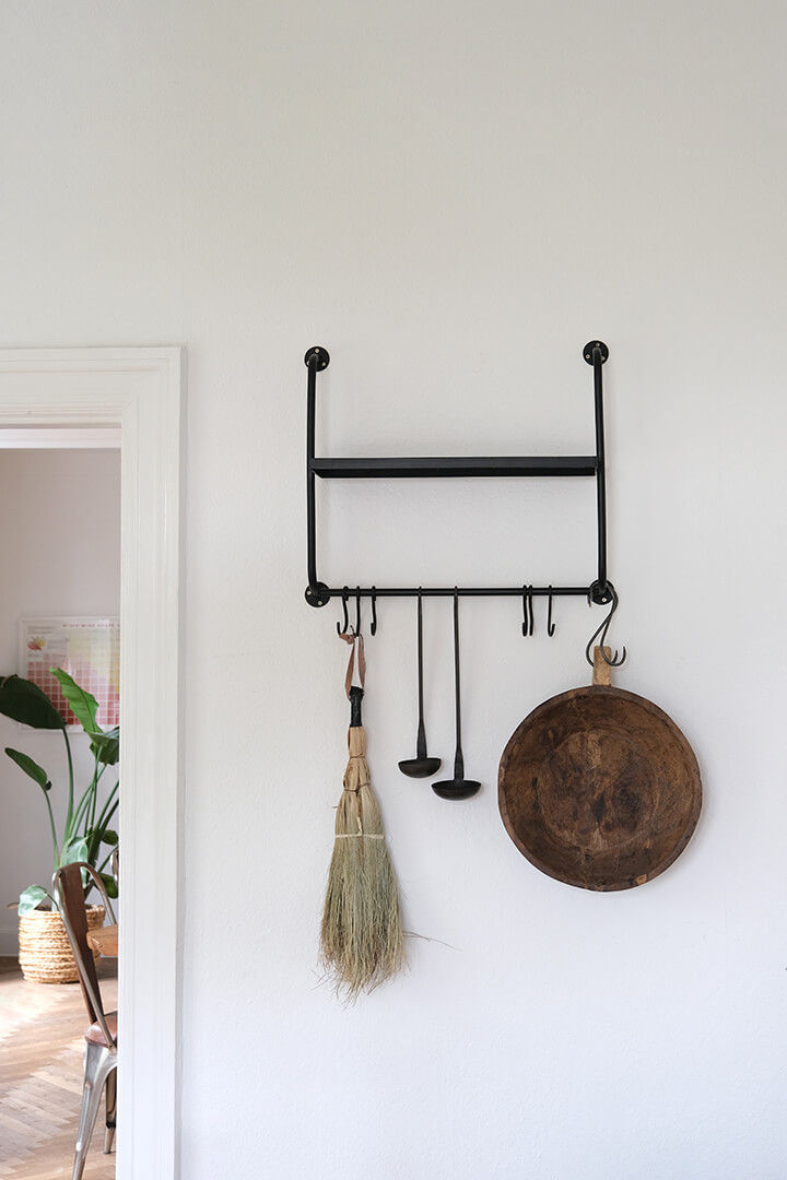 Trademark Living Kost af bast med læderstrop