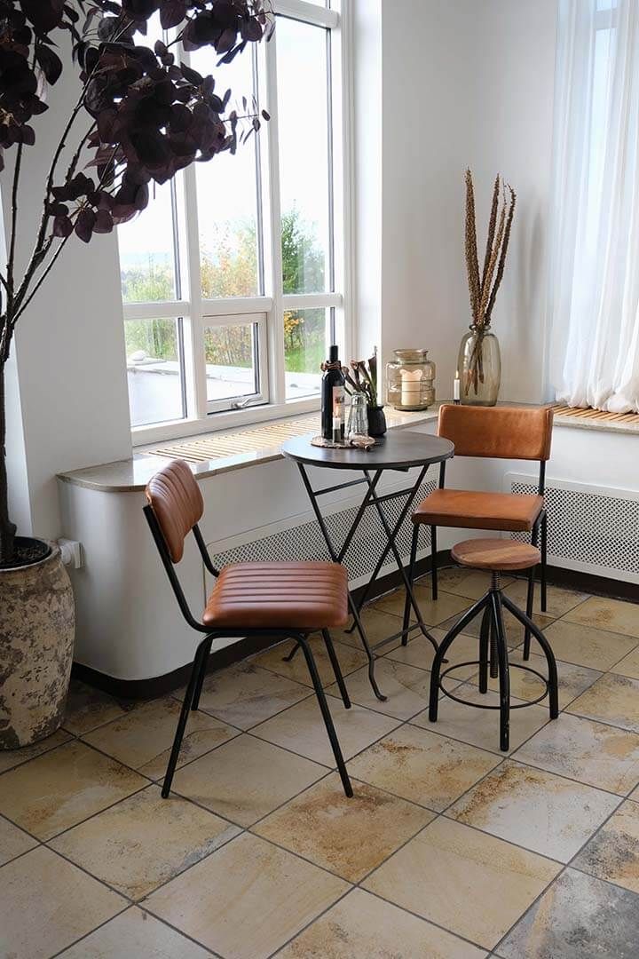Trademark Living Diner spisebordsstol med quiltet læder - brun/sort