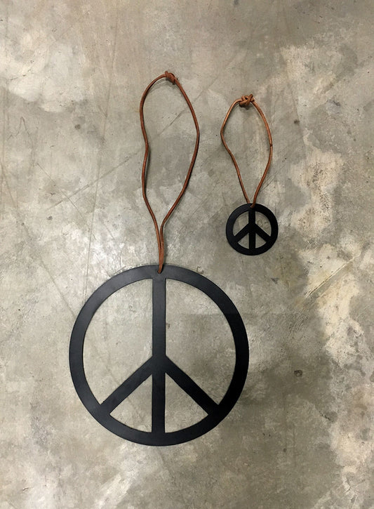 Trademark Living Peace tegn i lædersnor - S