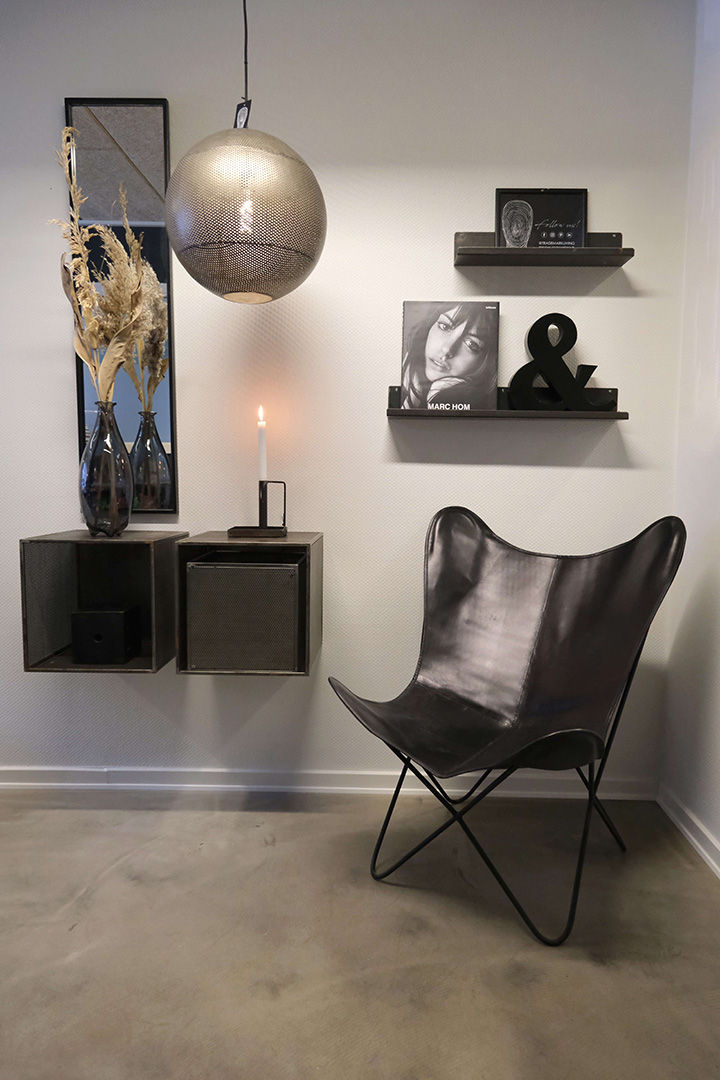 Trademark Living Gorm jernhylde i enkelt design - M