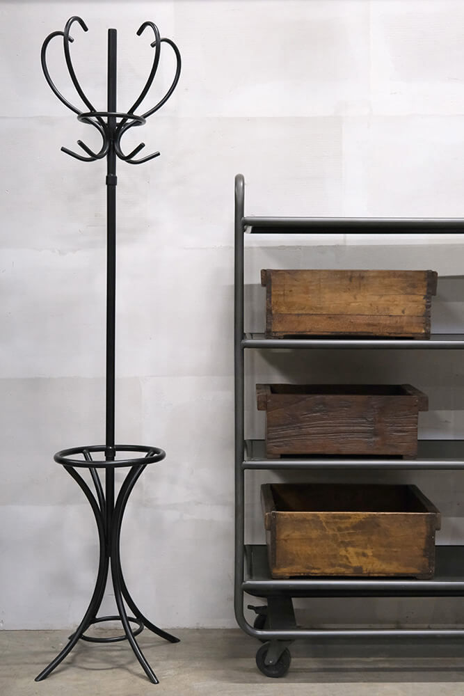 Trademark Living Monarch stumtjener