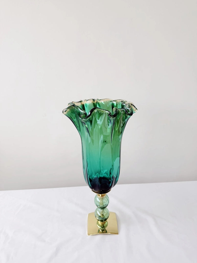 Vaso fazzolett, -vase i grøn glas - med guldbund - fra Murano - H 45 cm
