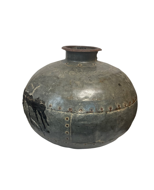 METAL VASE