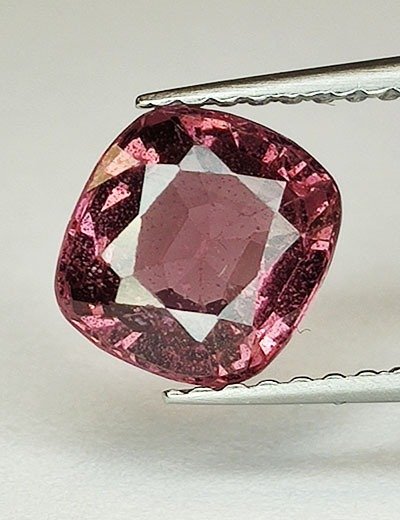 NATURLIG PINK SPINEL 1.74 ct.