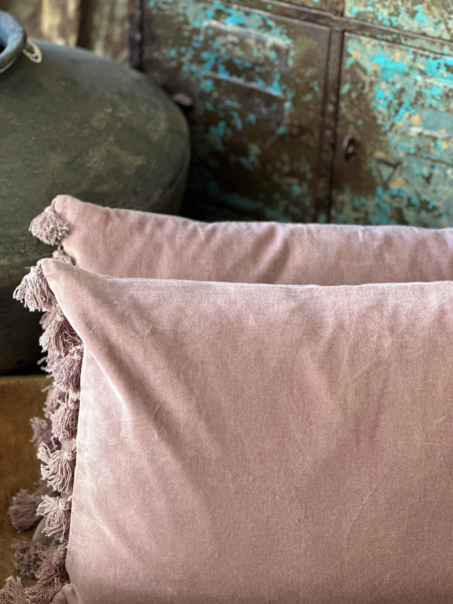 VELVET CUSHION TASSEL