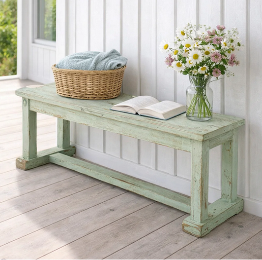 Gammel historisk rustik skolebænk