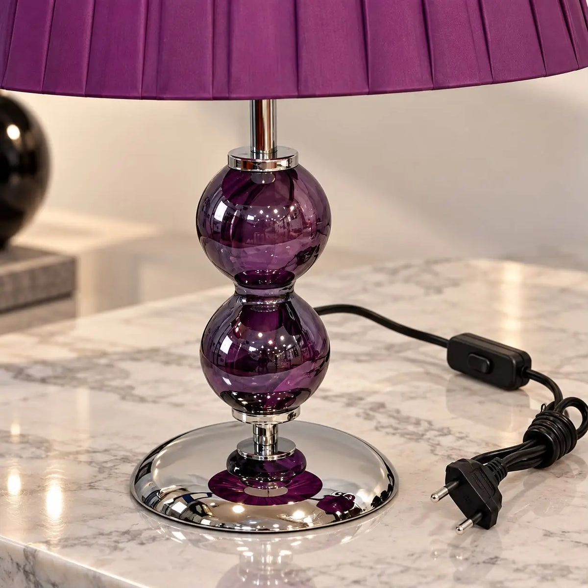 Lille Elizabeth-lampe i wengé med lilla lampeskærm  - H 50 cm.