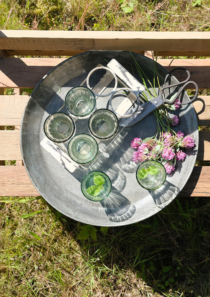 Trademark Living Maya bakke med 6 glas - creme