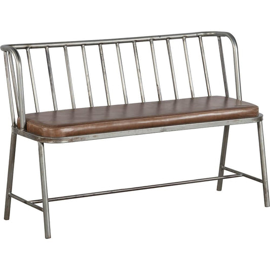 Bænk i rå metal med lædersøde.