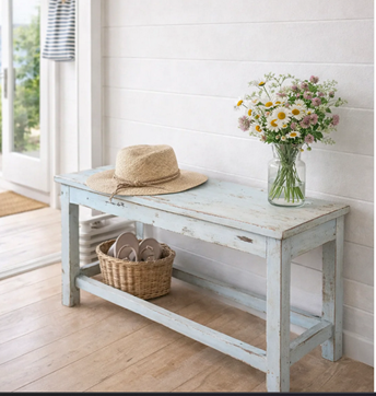 Blå træbænk i genbrugstræ.