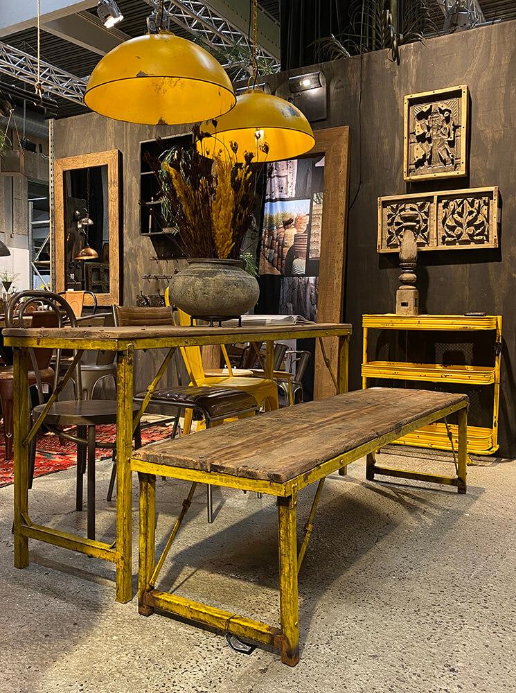 Bænk med gult jernstel - genbrugsmetal og genbrugstræ