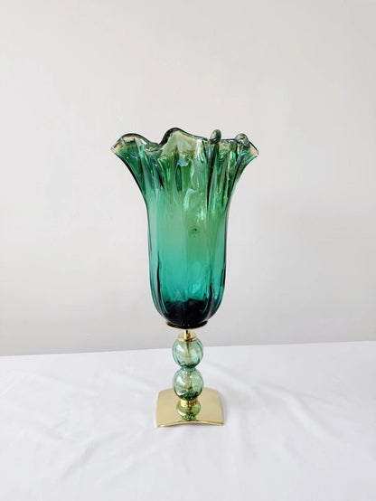 Vaso fazzolett, -vase i grøn glas - med guldbund - fra Murano - H 45 cm