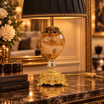 Lille Mary animalprint-lampe med sort lampeskærm