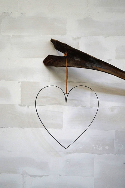 Trademark Living Hjerte med læderstrop - L