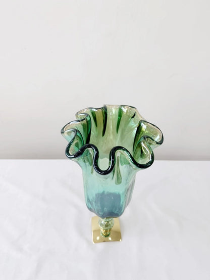Vaso fazzolett, -vase i grøn glas - med guldbund - fra Murano - H 45 cm
