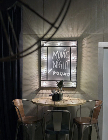 Trademark Living Hollywood vægtavle med cool lys detalje