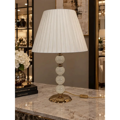 Stor Elizabeth-lampe i elfenben med hvid lampeskærm - H 70 cm.