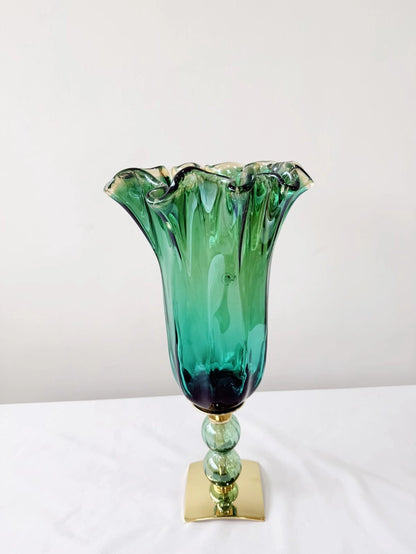 Vaso fazzolett, -vase i grøn glas - med guldbund - fra Murano - H 45 cm