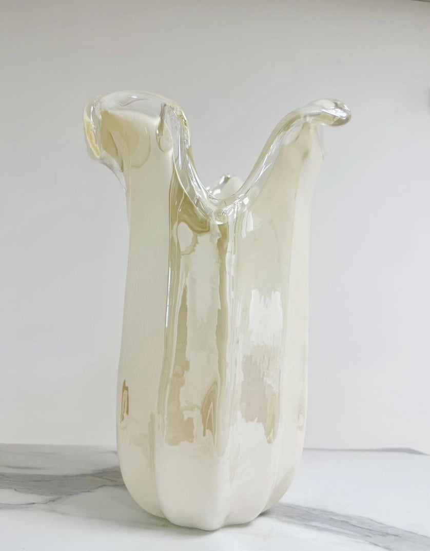 Vaso Tulipano, elfenbenfarvet vase i Murano-glas - H 31 cm.