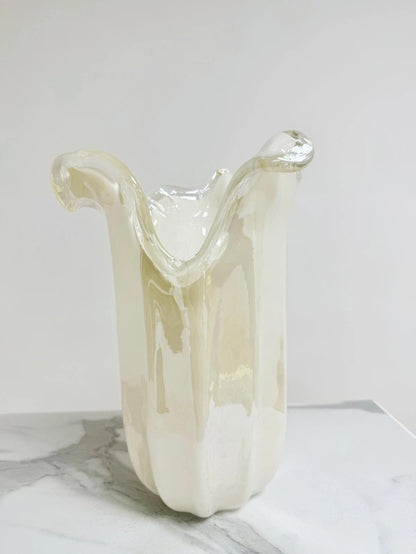 Vaso Tulipano, elfenbenfarvet vase i Murano-glas - H 31 cm.